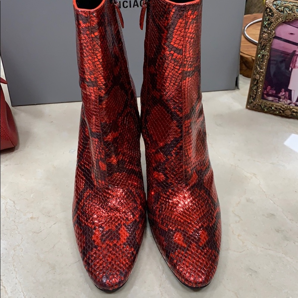BALENCIAGA RED AND BLACK OVAL LEATHER SNAKESKIN BOOTIES ROUND HEEL SIZE 8.5 - Picture 7 of 10